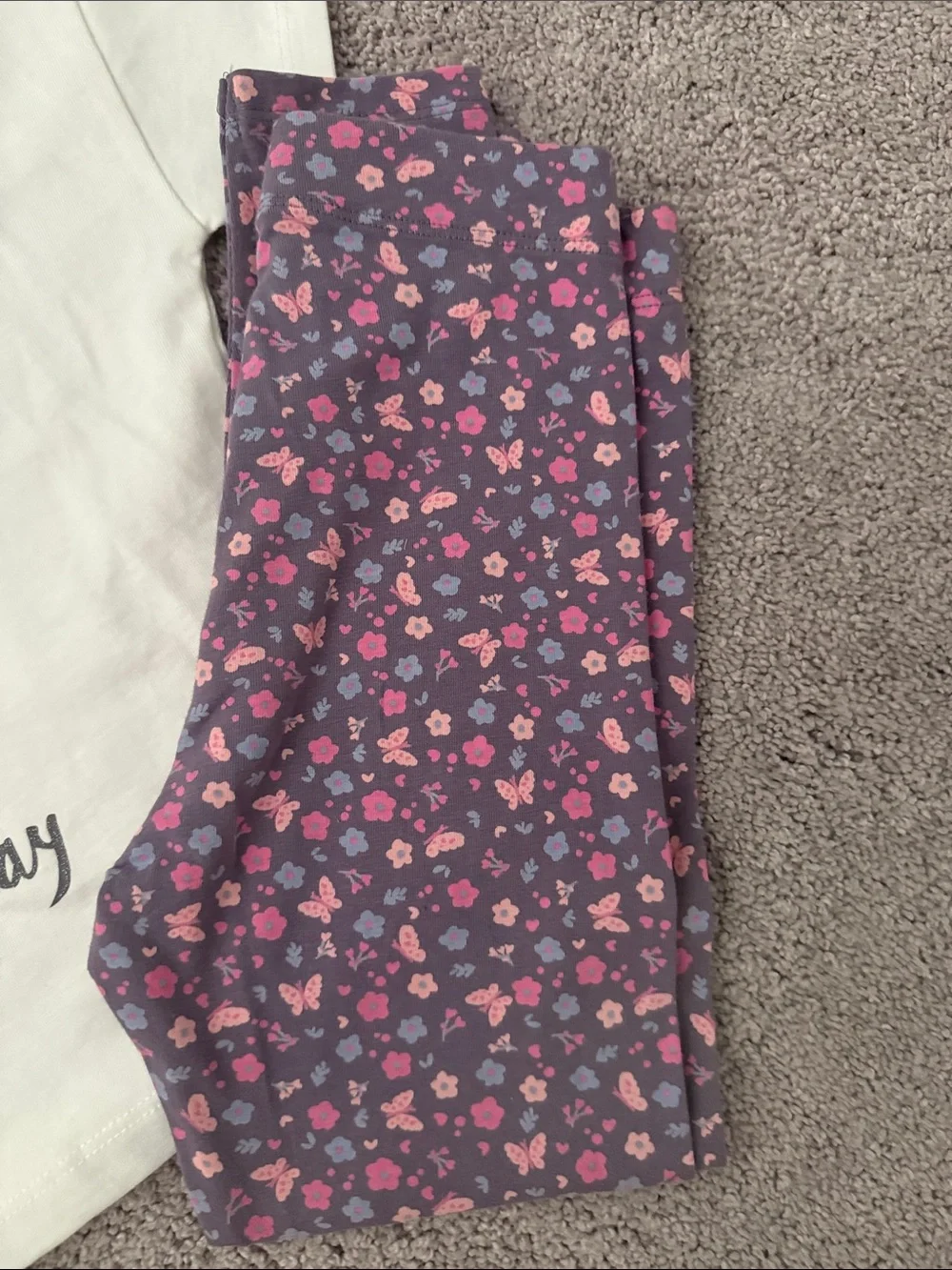 Nutmeg White Floral 'Find Beauty' Kids Set with Purple Heart Print Pants